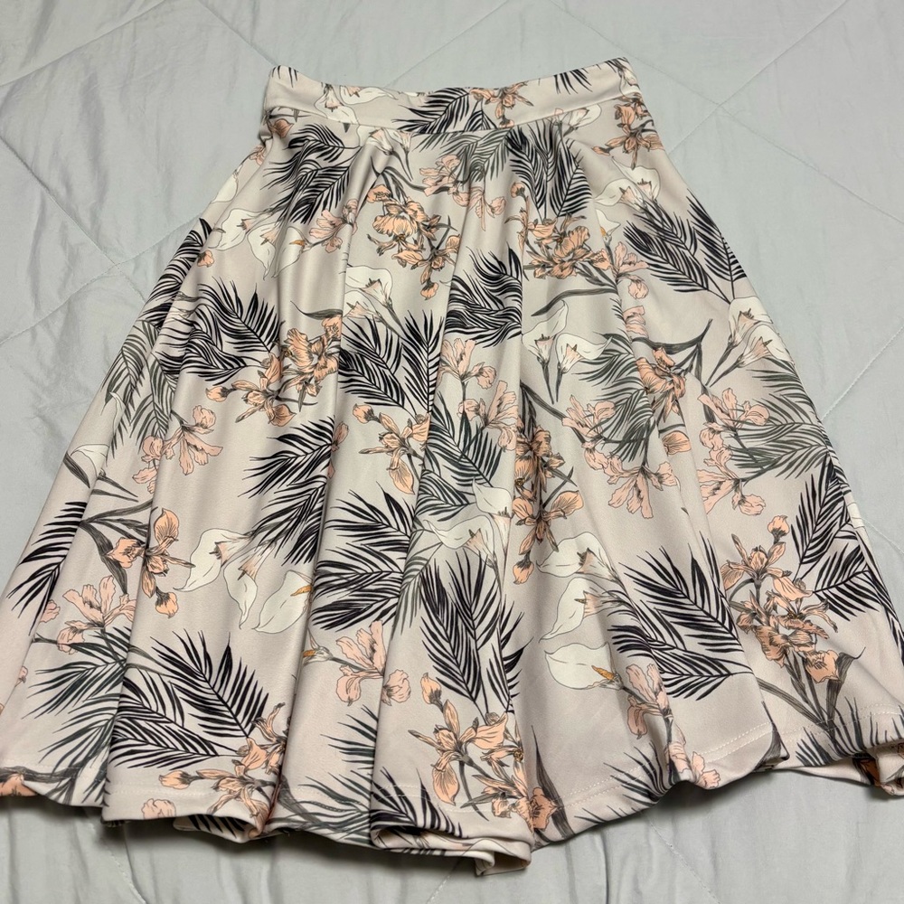 Beautiful Showpo skirt - size 8